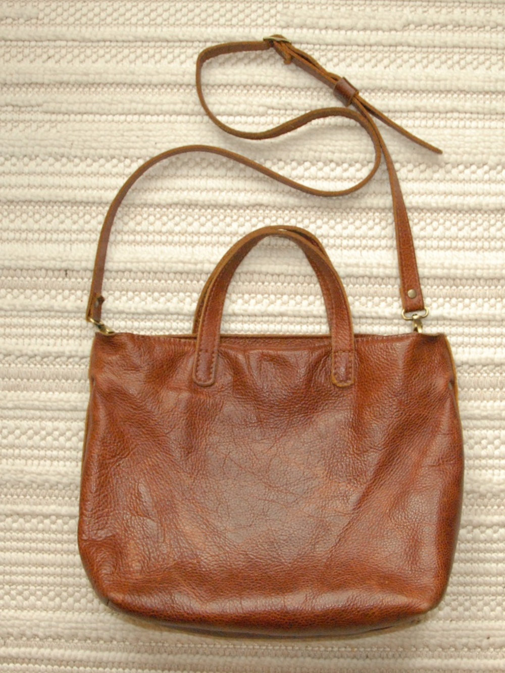 Portland Leather Medium Crossbody Tote with Zipper in Nutmeg - Picture 2 of 11